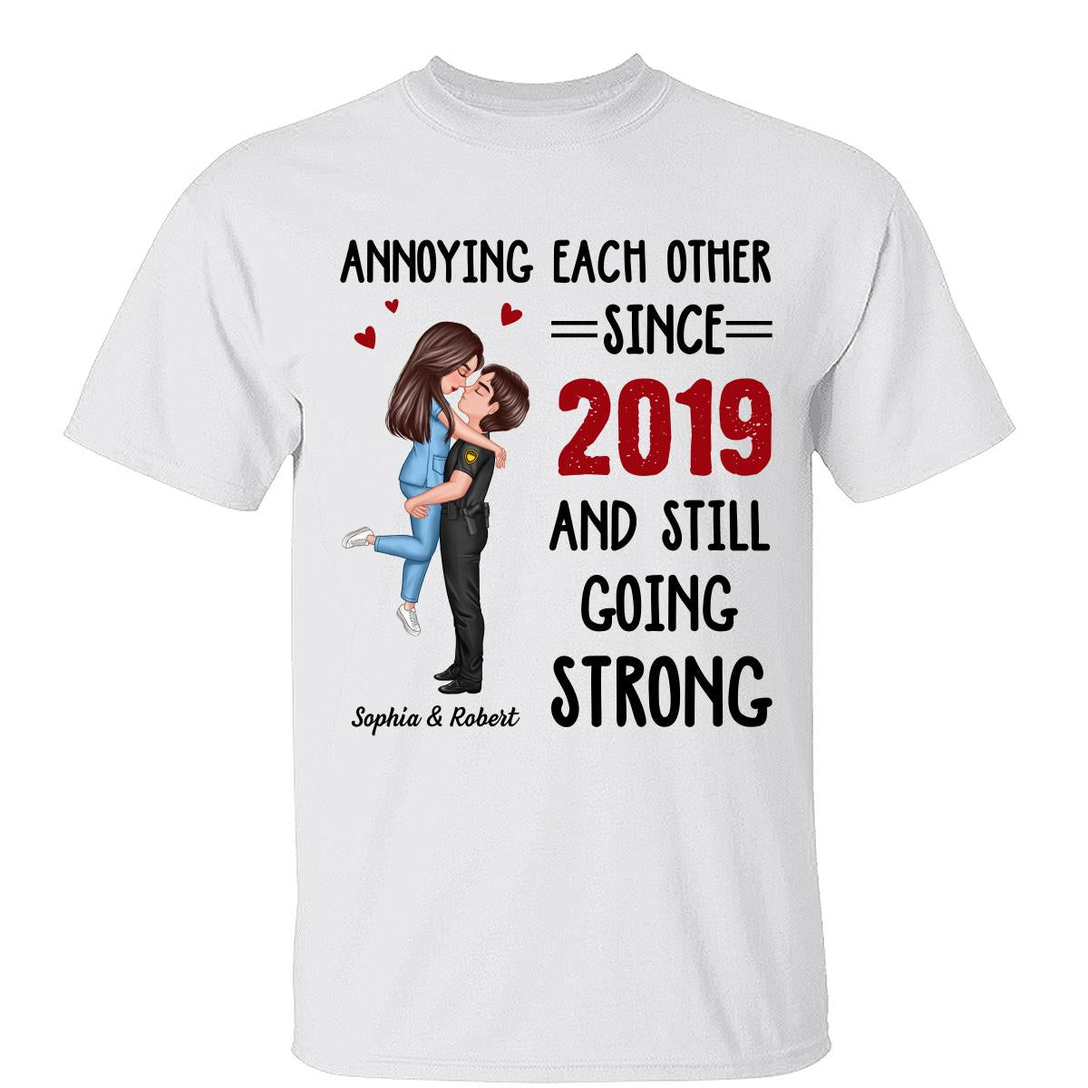 S'agacer mutuellement Couple Cadeaux de la Saint-Valentin par profession Cadeau pour elle Cadeau pour lui Pompier, Infirmier, Policier T-shirt personnalisé — Blanc