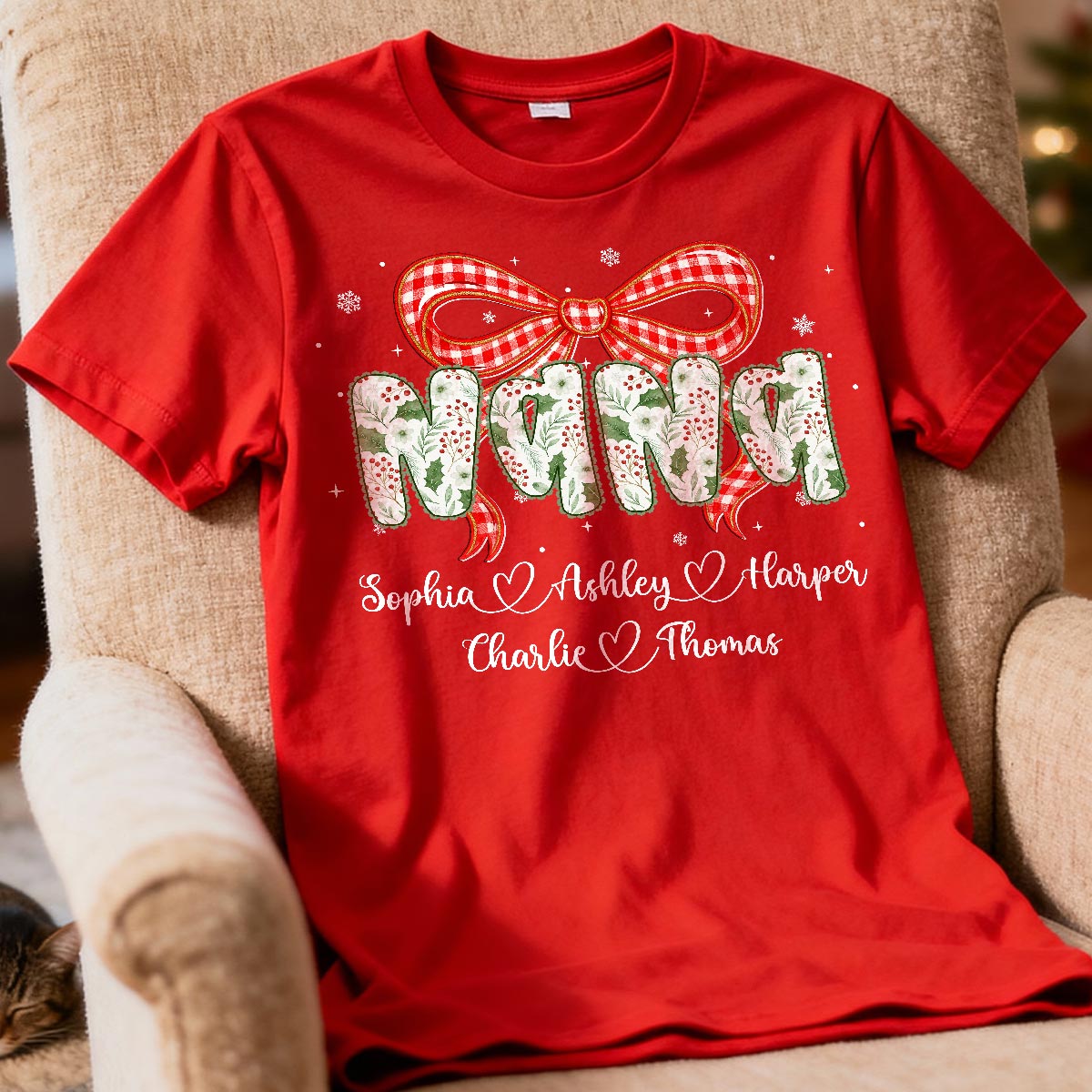 Mamie Coquette Motif de Noël Floral Avec Noms des Enfants - T-shirt Personnalisé — Blanc