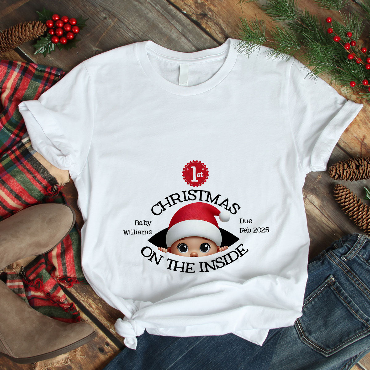 T-shirt personnalisé Premier Noël de bébé dans le ventre, T-shirt personnalisé d'annonce de grossesse, Futurs parents — Blanc