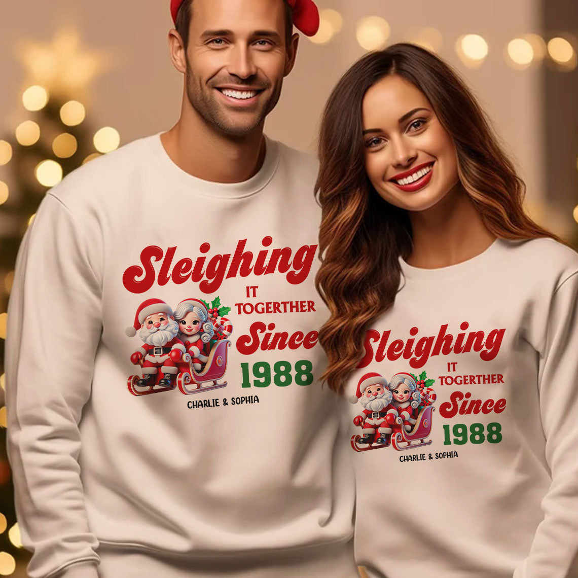 T-shirt de Noël personnalisé pour couple, Tee-shirt personnalisé pour les fêtes, Couple assorti, T-shirts pour couple à lui et à elle, Père Noël et Mère Noël Ensemble depuis — Blanc