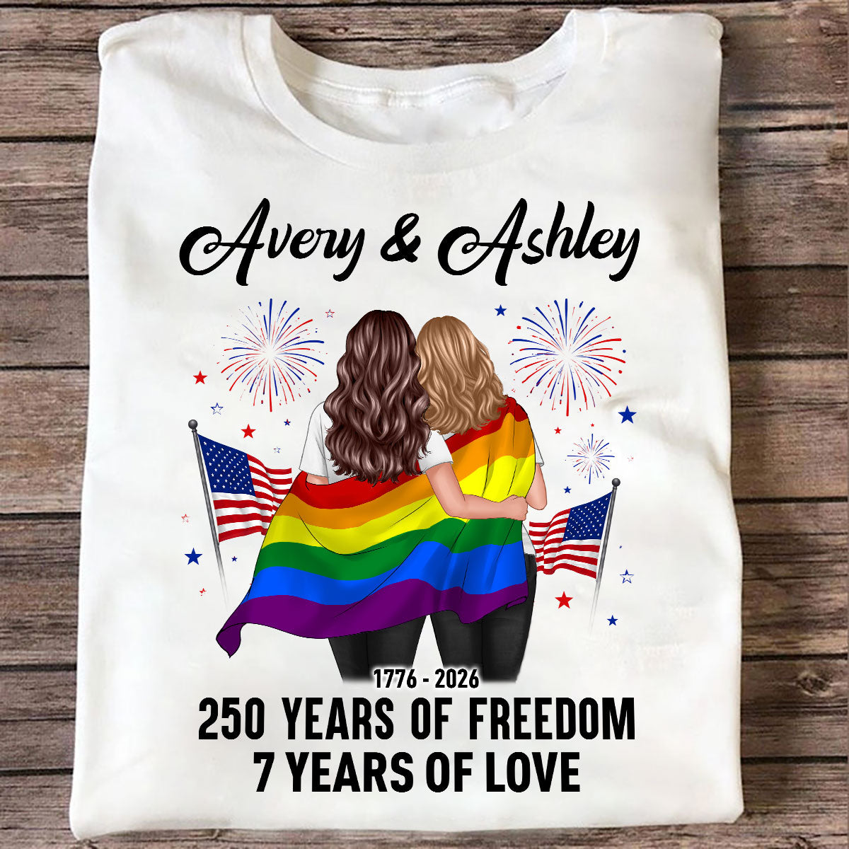 自由250年 LGBT情侣 - 定制T恤 - 美国250周年纪念 — 白色