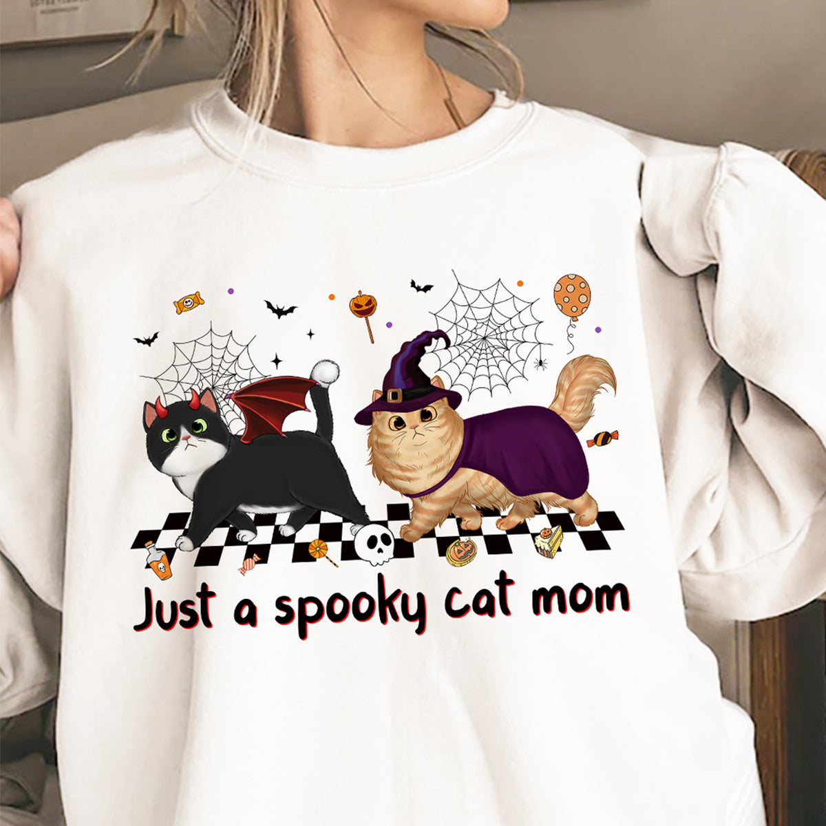 Sweat-shirt Personnalisé Juste Une Maman Chat Effrayante Chat Touffu, Costume D'Halloween Pour Amoureux Des Chats — Blanc