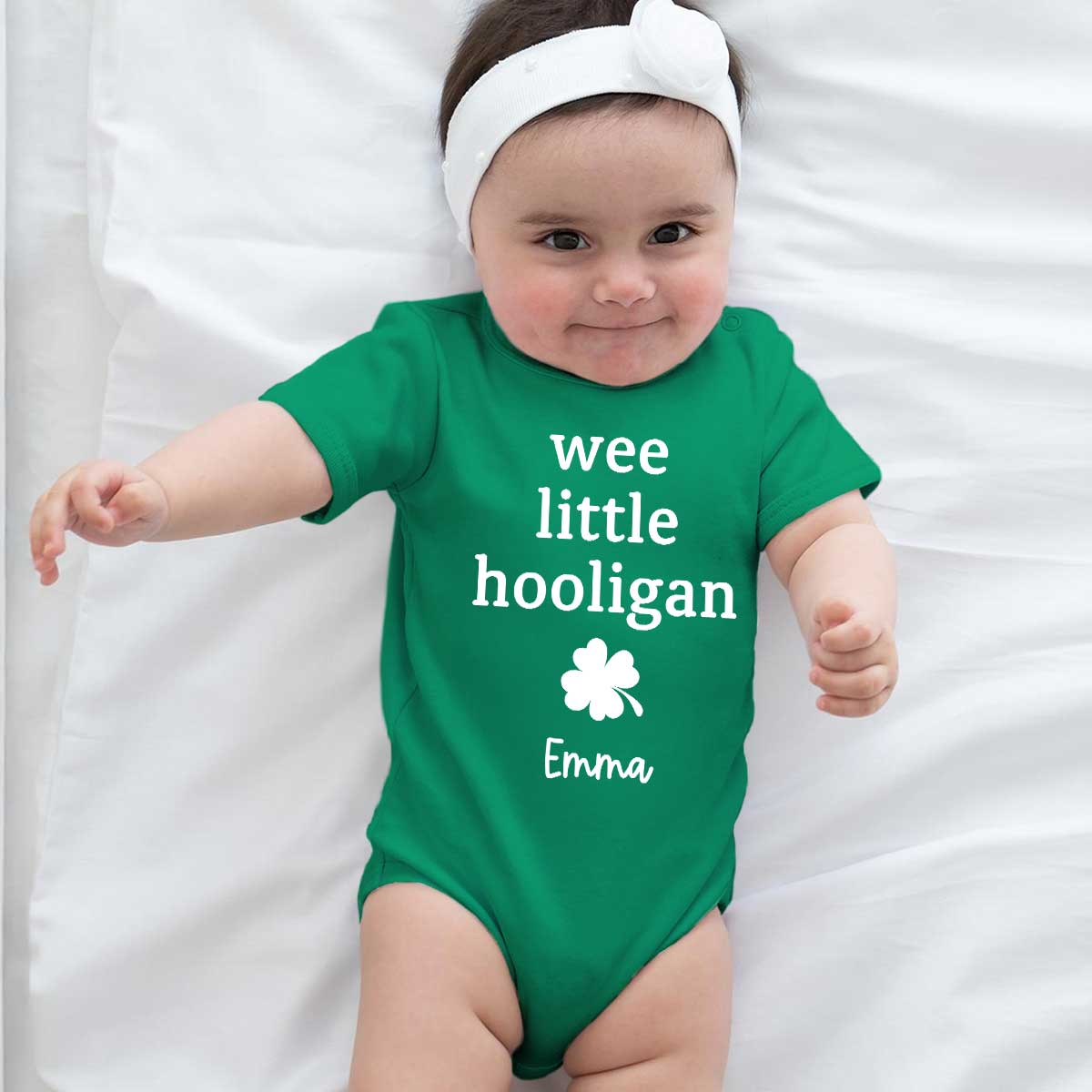 Wee Little Hooligan 定制宝宝姓名 圣帕特里克节 个性化婴儿连体衣 — 白色